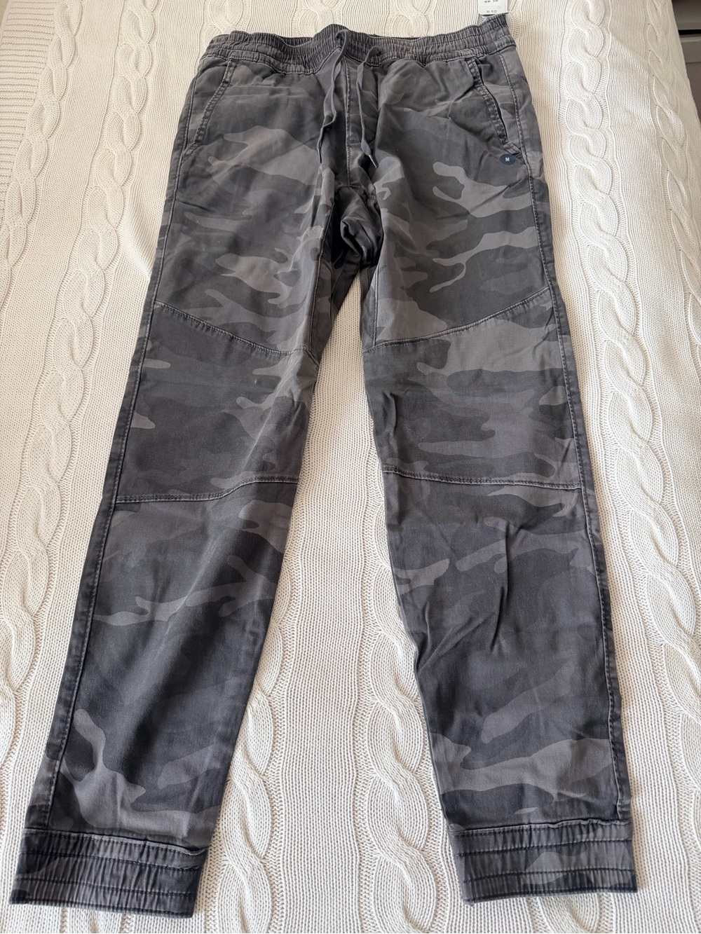 Hollister Men's Gray Camo Jogger Pants Size M